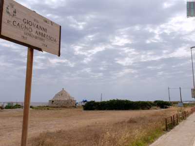 ...fermandoci nel punto in cui la strada da via Di Cagno Abbrescia cambia nome in via Alfredo Giovine